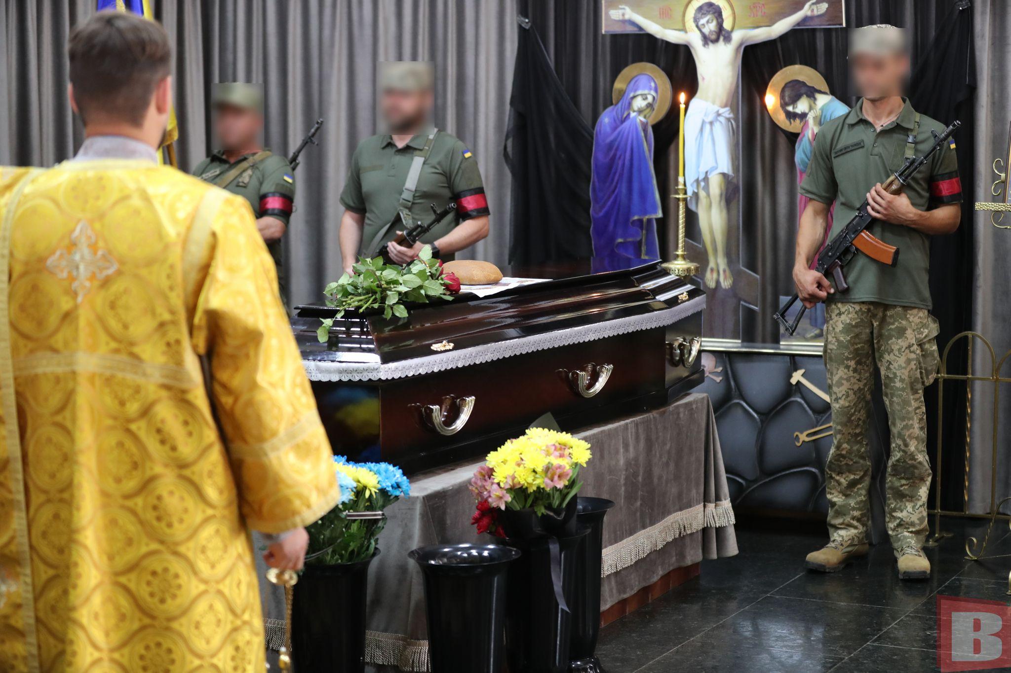 Новини Хмельницького - фото з Поїхав на війну у 16 років. У Хмельницькому попрощалися з Віталієм Леськовим