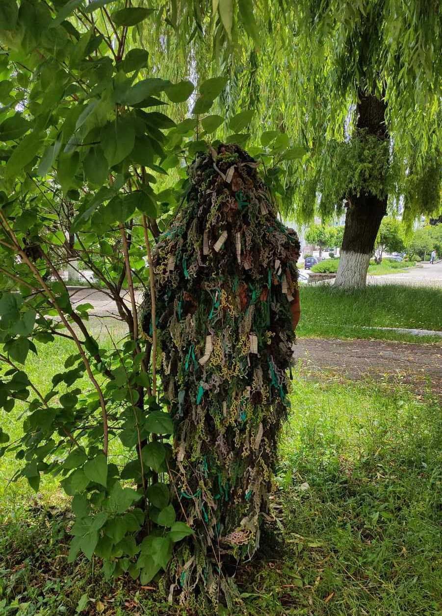 Новини Тернополя - фото з Щодня в'яжуть тисячі вузликів: як у Кременці облаштували цех з виготовлення «кікімор»