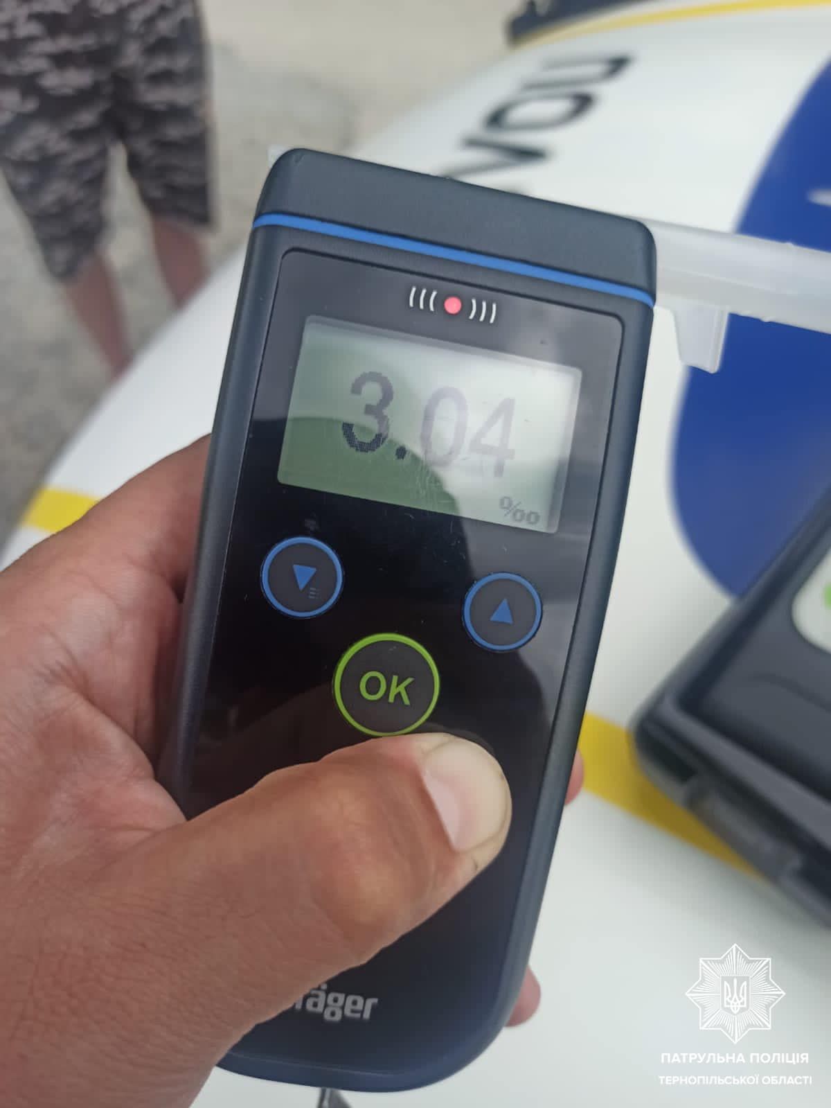 Новини Тернополя - фото з 3.04 проміле алкоголю в крові: п'яний водій заїхав в кювет