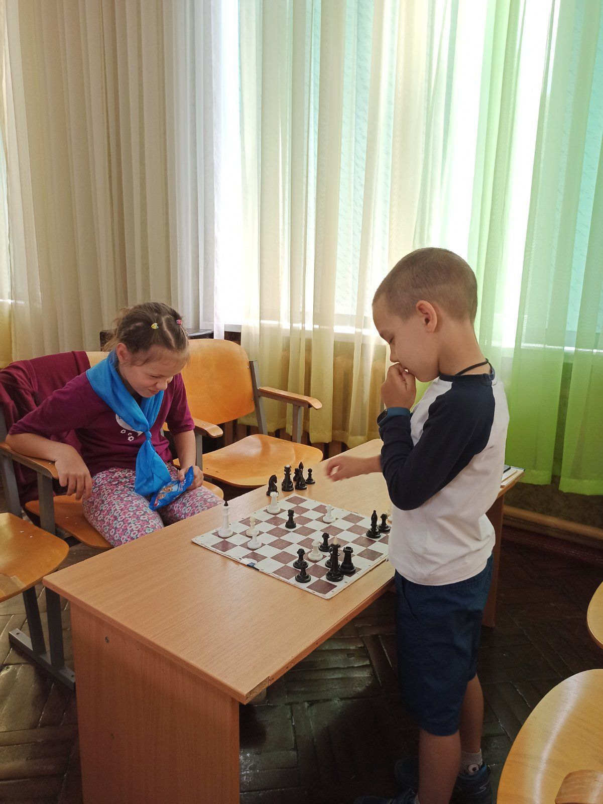 Новини Вінниці - фото з Вперше у Вінниці. П’ятирічний шаховий вундеркінд гратиме на підтримку ЗСУ проти всіх охочих