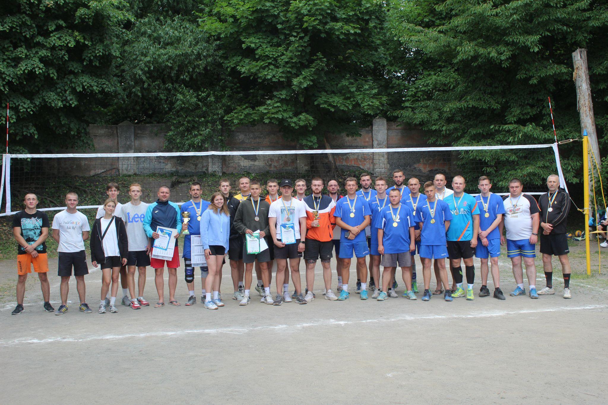 Новини Козятина - фото з В благодійному турнірі з волейболу перемогла дружба і віра у ЗСУ