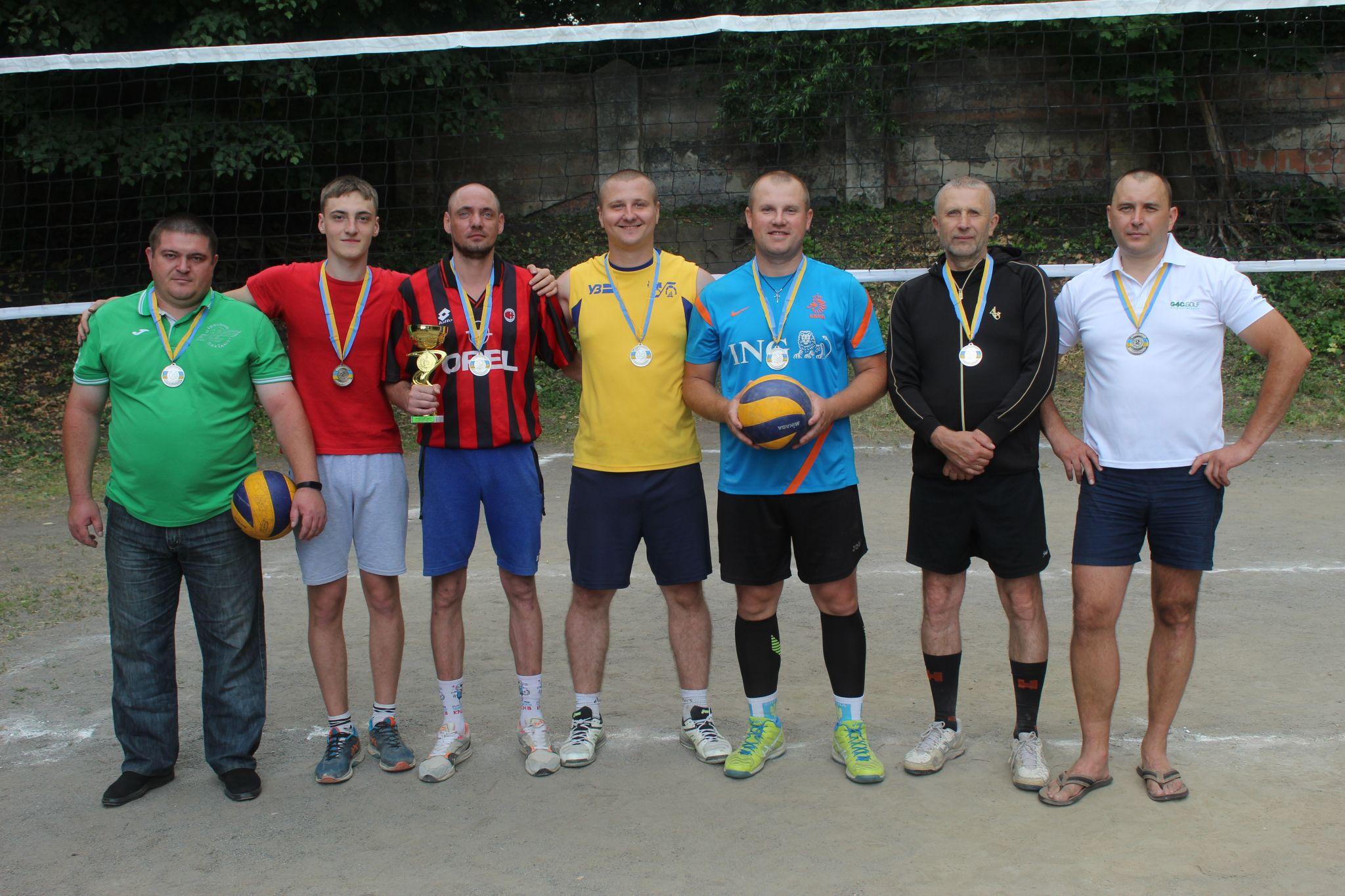 Новини Козятина - фото з В благодійному турнірі з волейболу перемогла дружба і віра у ЗСУ