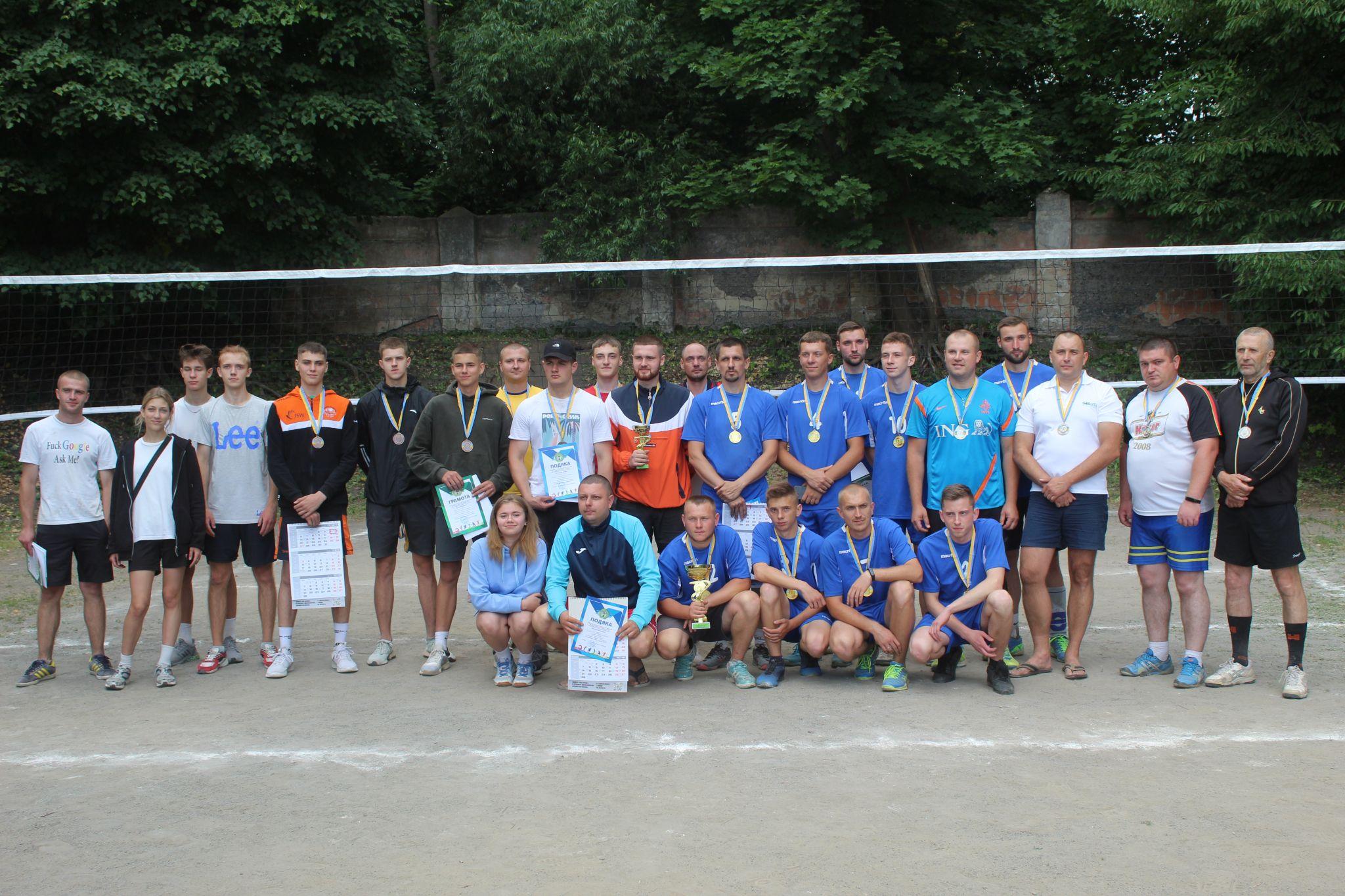 Новини Козятина - фото з В благодійному турнірі з волейболу перемогла дружба і віра у ЗСУ