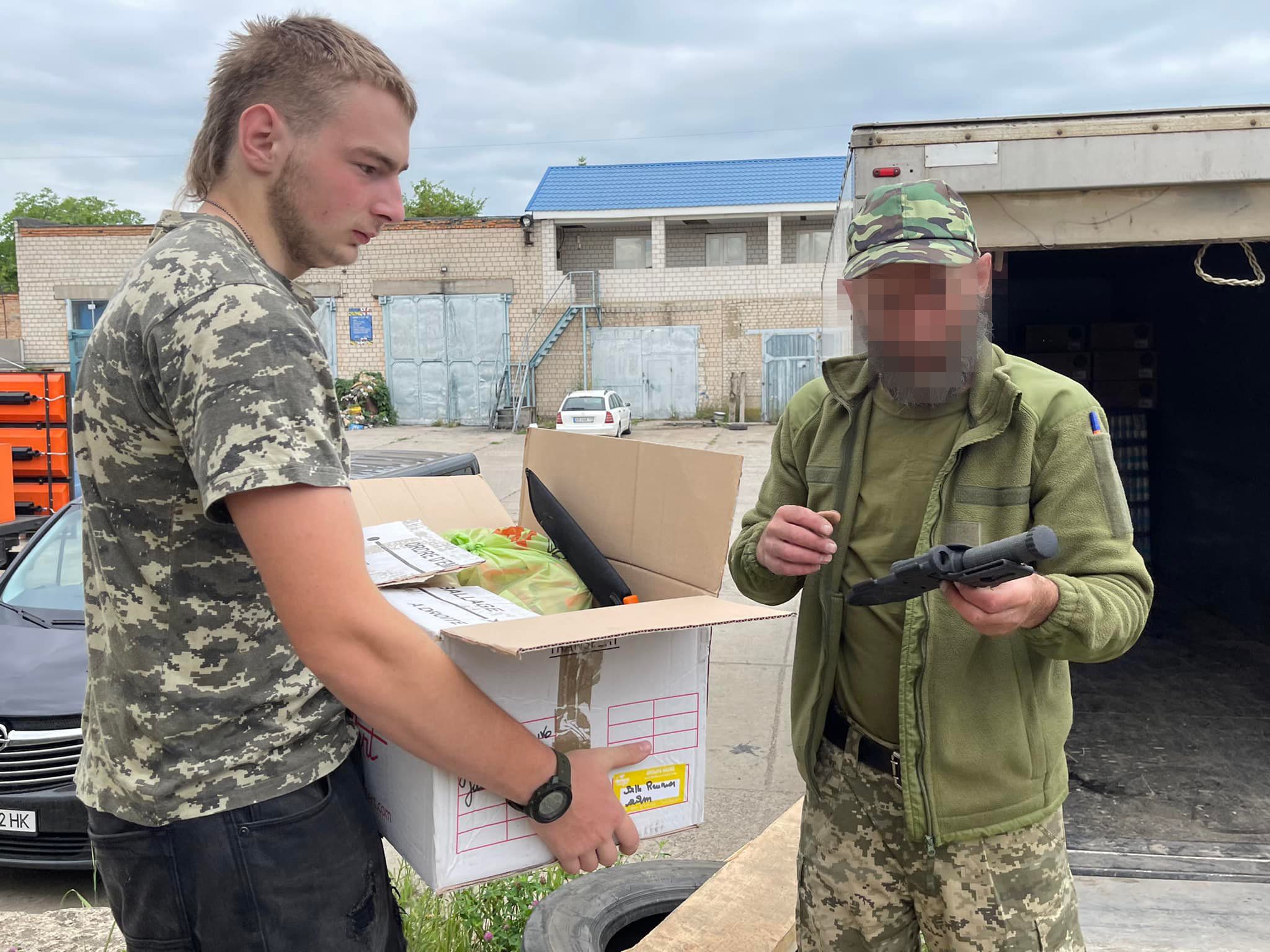 Новини Вінниці - фото з «Може, комусь життя врятує…» Студент передав військовим власну туристичну колекцію