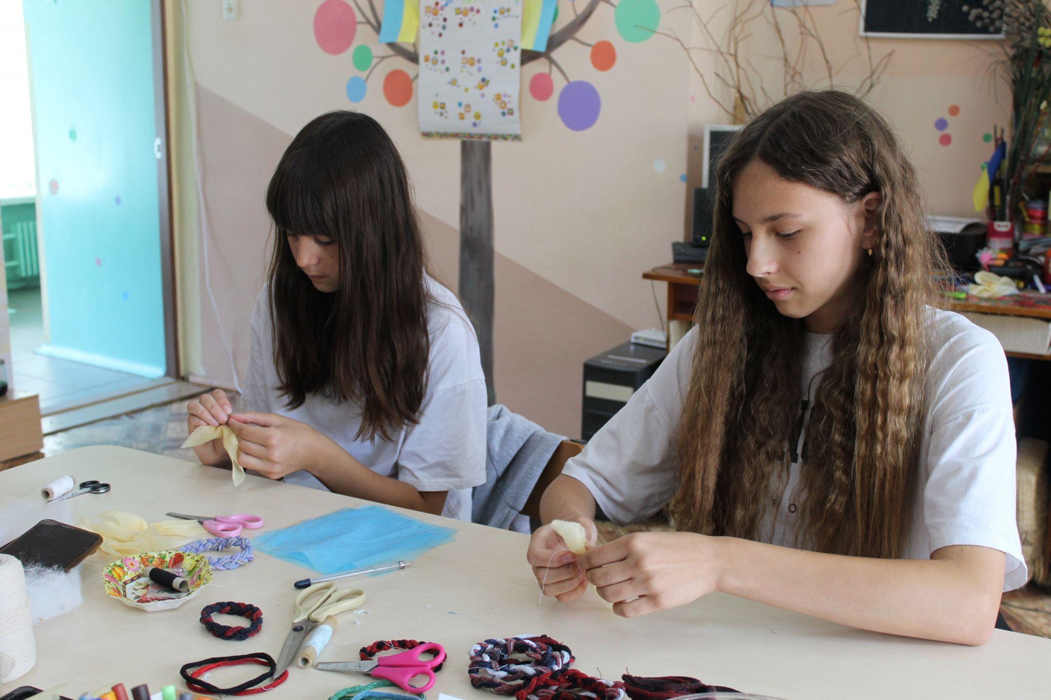 Новини Тернополя - фото з Перемога точно буде наша! Як у Тернополі створюють унікальні обереги для воїнів