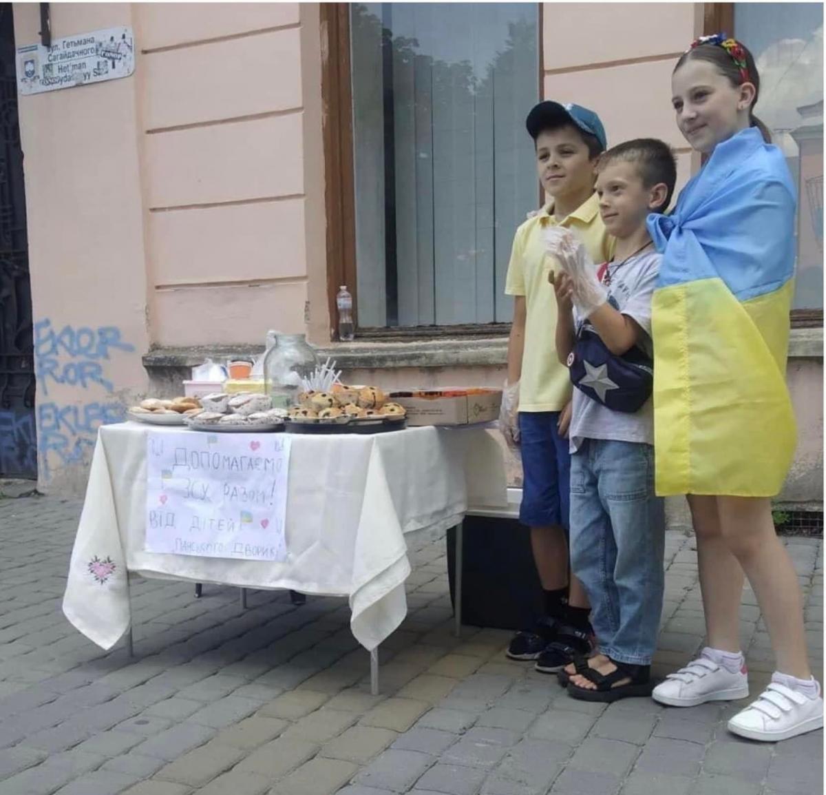 Новини Тернополя - фото з Фото дня: маленькі тернополяни організували благодійний ярмарок на підтримку ЗСУ
