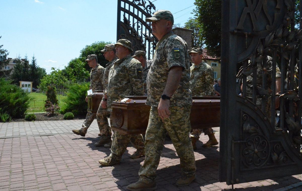 Новини Тернополя - фото з Служили разом й загинули в один день. Тернопільщина прощається з двома воїнами Сергіями