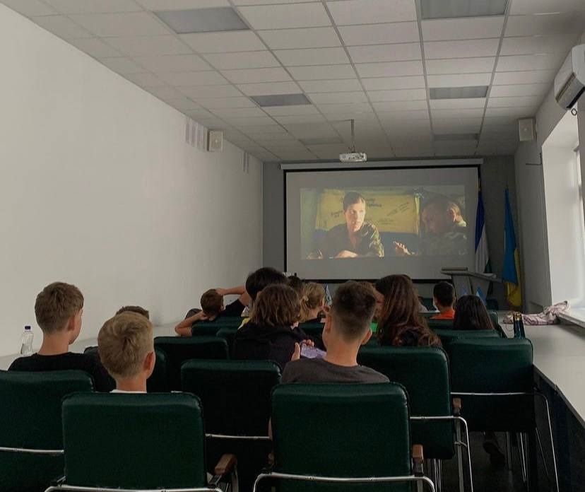 Новини Тернополя - фото з 7 сіток – 7 фільмів. Як молодь у Зборові креативно волонтерить