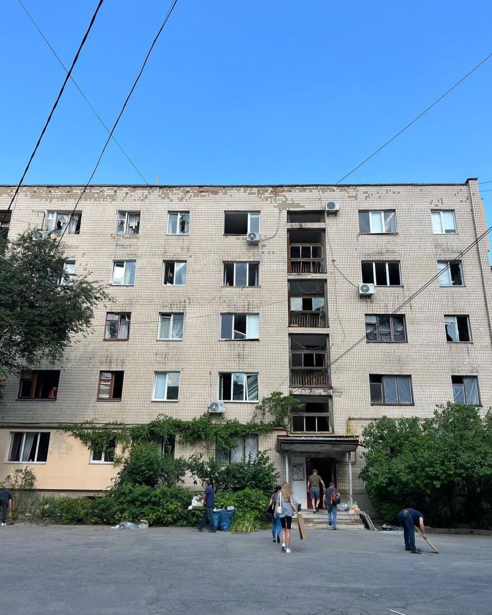 Новини Вінниці - фото з «Всі хотіли бігти, але ніхто не знав куди», — вінничани, які живуть поблизу Будинку офіцерів