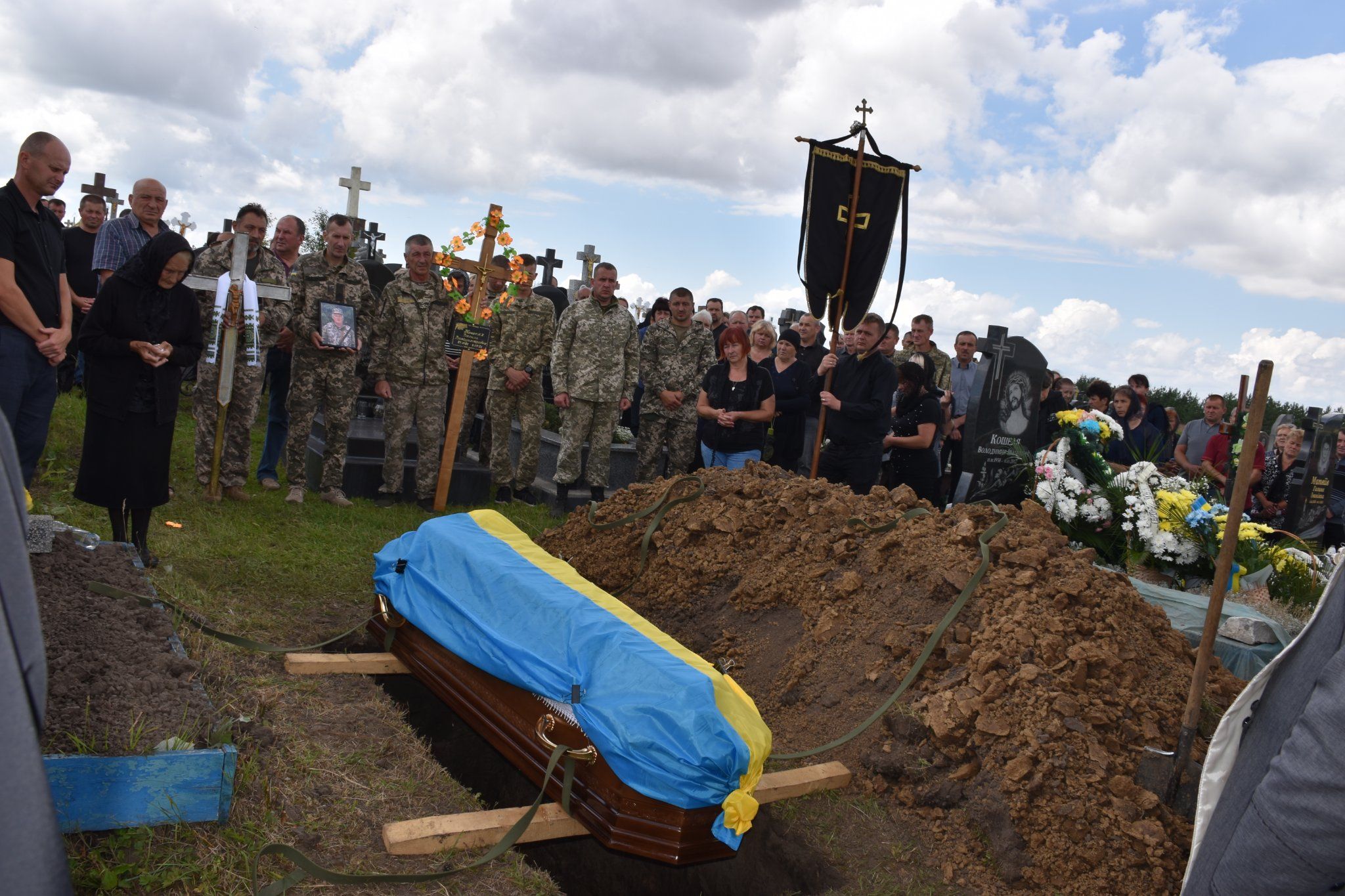 Новини Тернополя - фото з Мужній захисник та справжній патріот: Бучаччина попрощалася з 56-річним Василем Кошелею