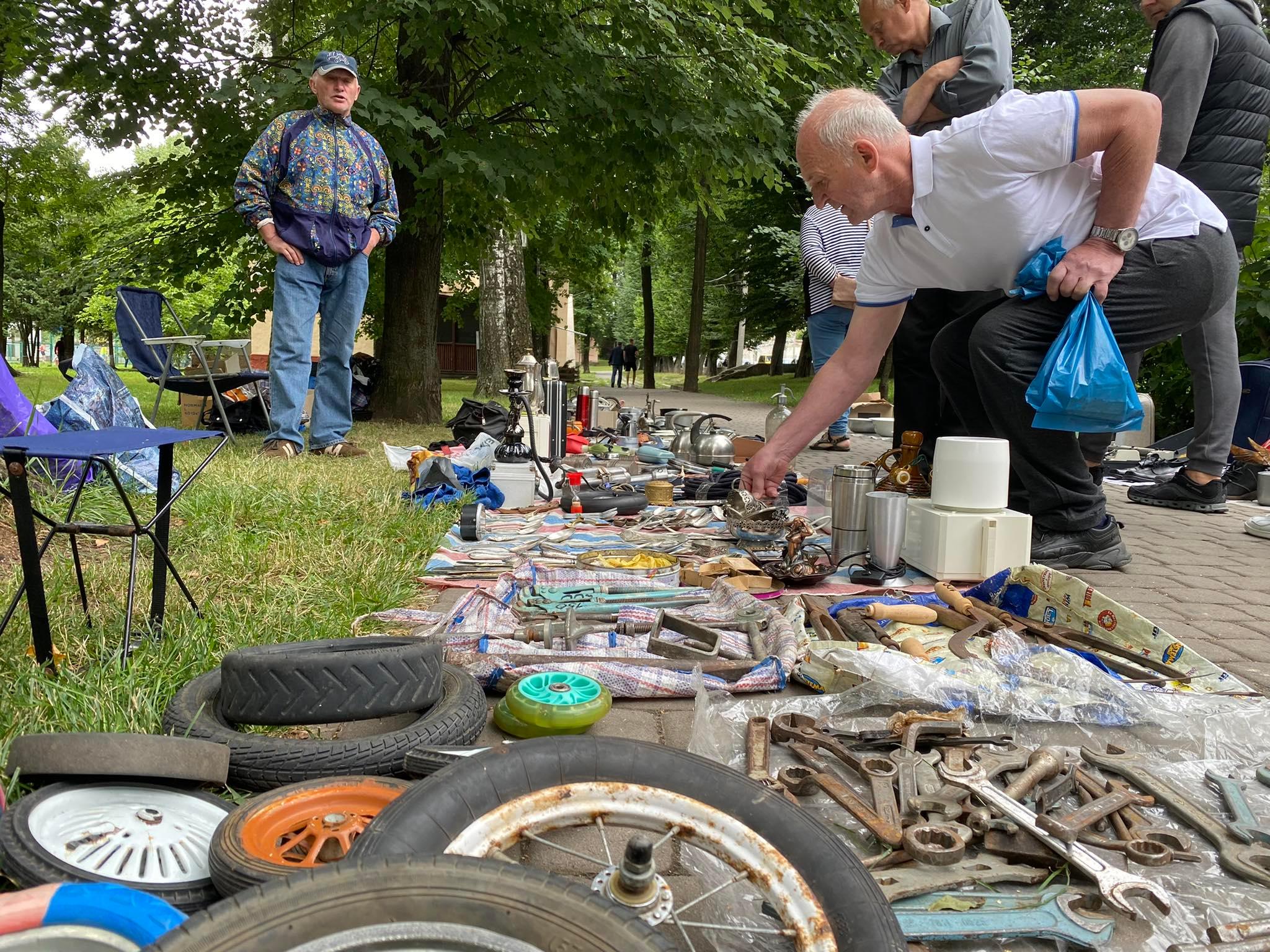 Новини Хмельницького - фото з ТОП-8 товарів з хмельницького блошиного ринку за версією ВСІМ Нет описания.