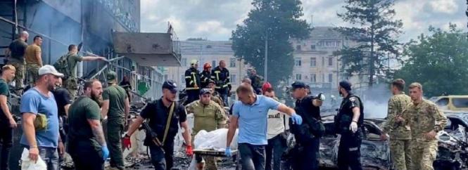 Новини Вінниці - фото з Ракетний обстріл і не тільки. Важливе у Вінниці за тиждень з 11 по 18 липня Десятки поранених і загиблі діти. Репортаж з місця прильоту рашиських ракет