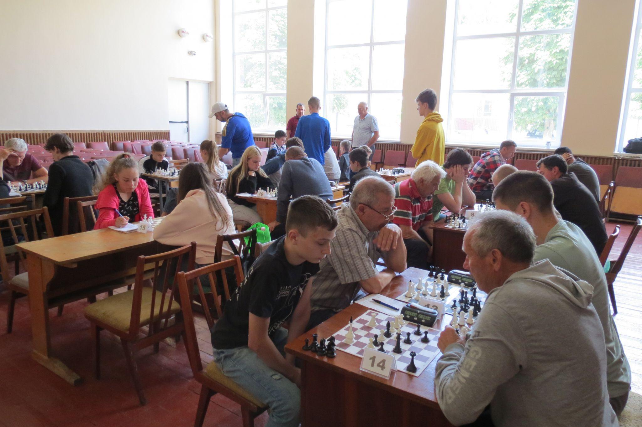 Новини Вінниці - фото з На Всеукраїнському турнірі у Барі незрячі дали бій звичайним шахістам