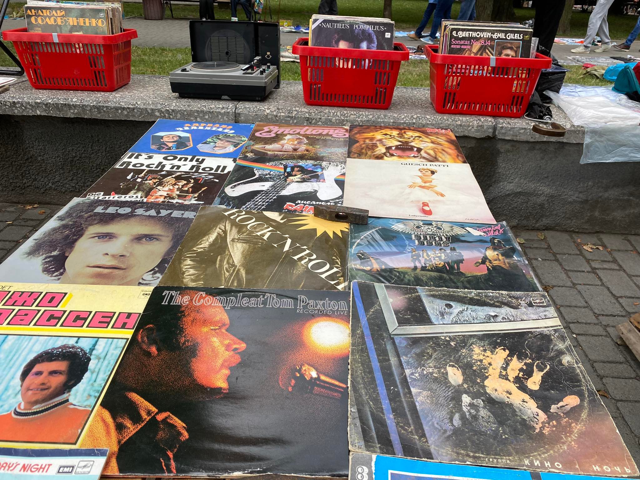 Новини Хмельницького - фото з ТОП-8 товарів з хмельницького блошиного ринку за версією ВСІМ Нет описания.