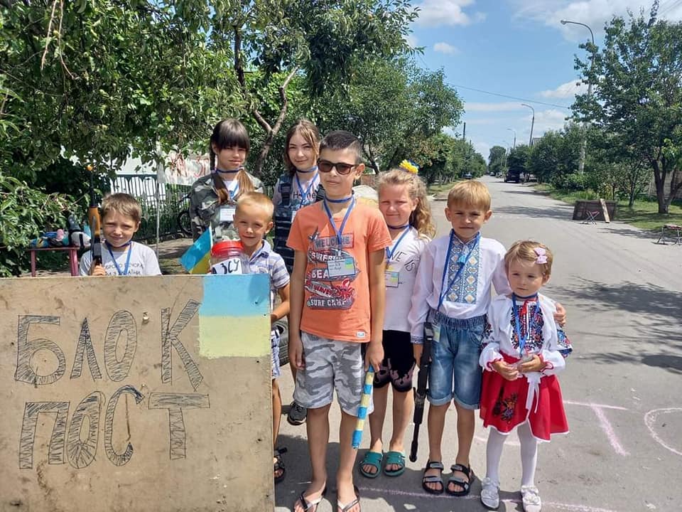 Новини Хмельницького - фото з “Пароль — нісенітниця”: дітлахи зі Старокостянтинова долучилися до флешмобу в підтримку ЗСУ