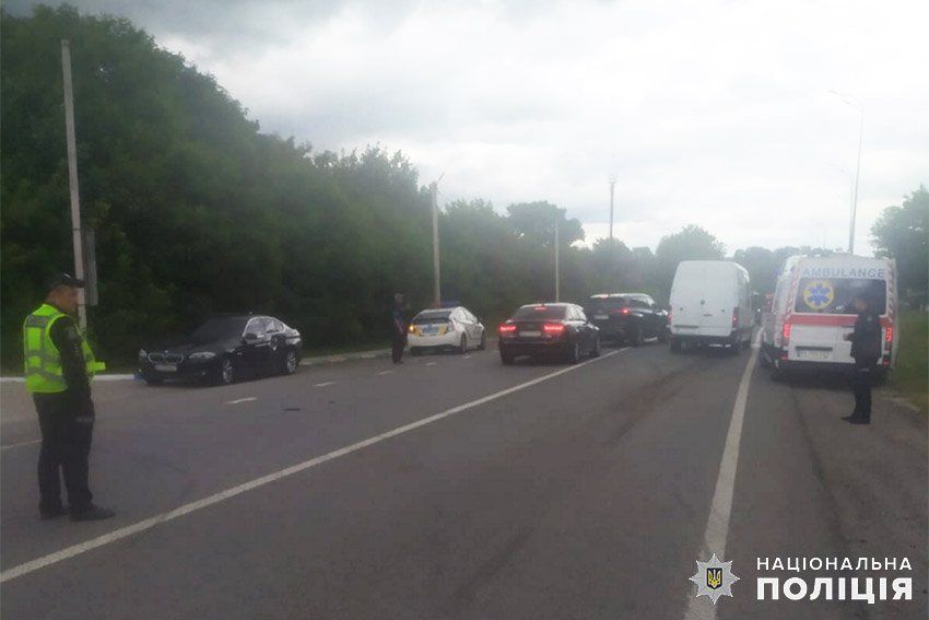 Новини Хмельницького - фото з На трасі зіткнулися “Mercedes”, “ЗАЗ” та “BMW”. Є постраждалі