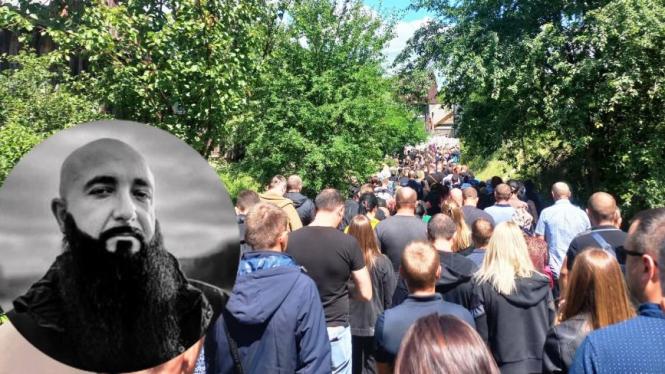 Автоколону зустрічали на колінах. У останню путь провели волонтера Володимира Даценка «Бороду»