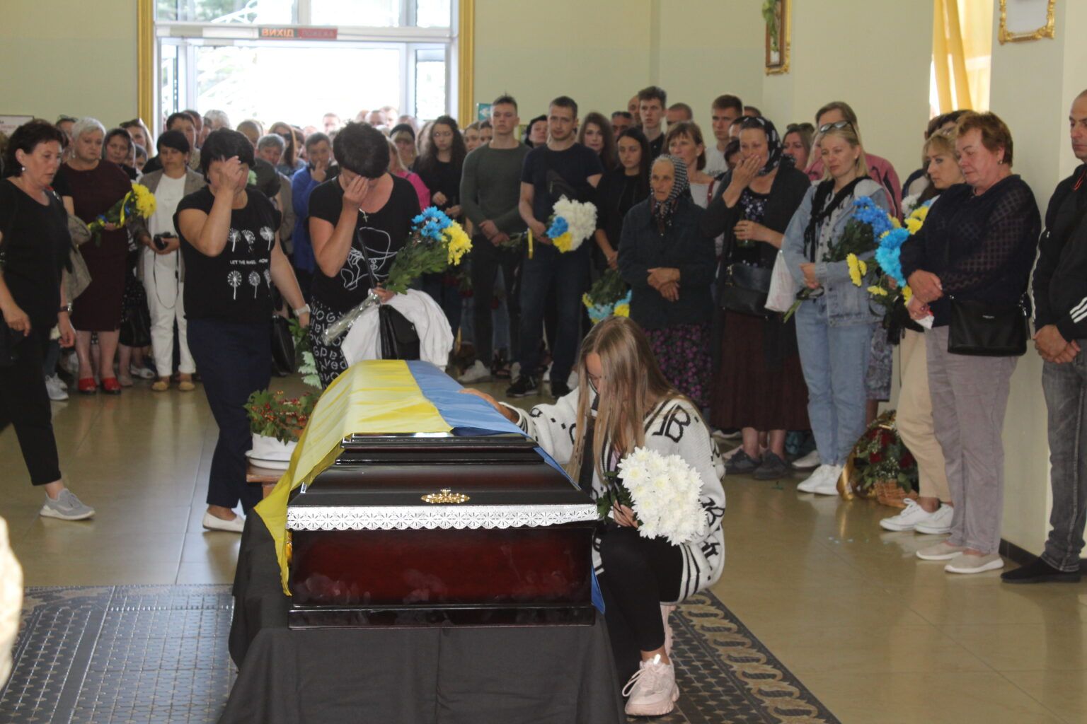 Новини Хмельницького - фото з На Хмельниччині провели в останню дорогу 19-річного Сергія Сищука