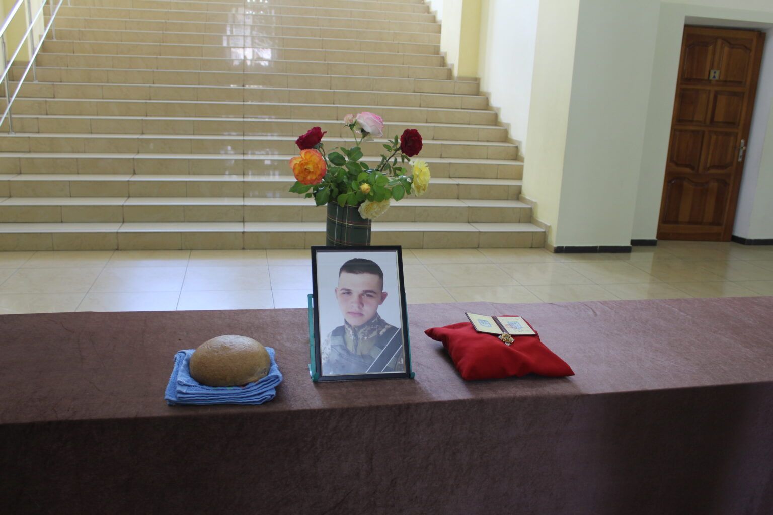 Новини Хмельницького - фото з На Хмельниччині провели в останню дорогу 19-річного Сергія Сищука