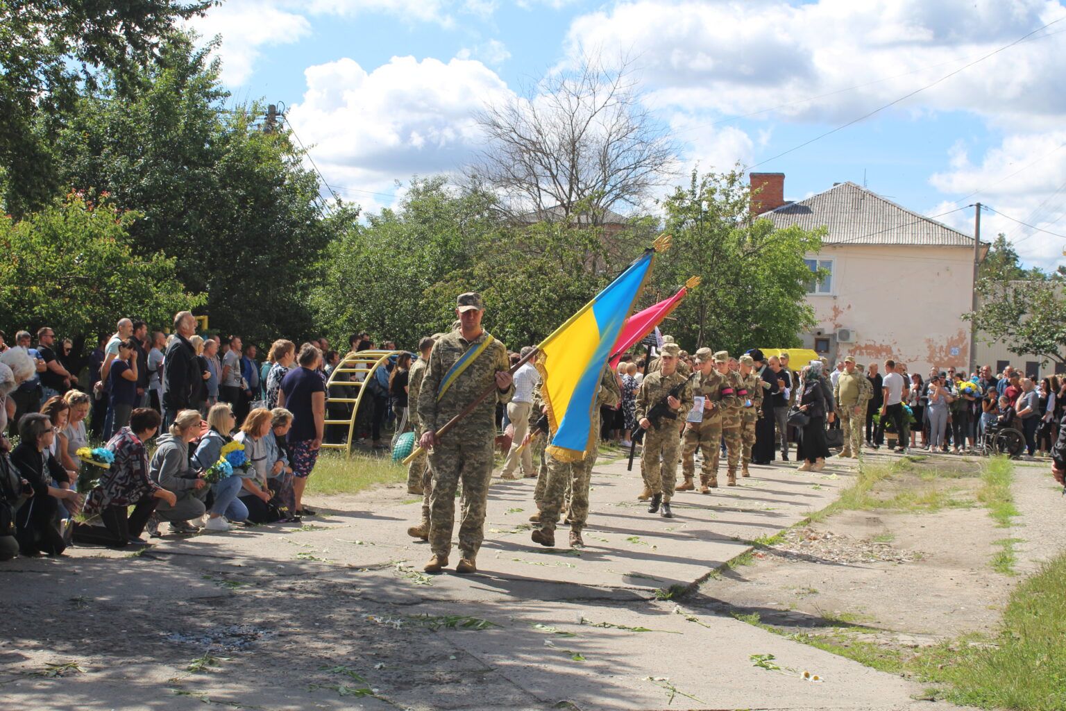 Новини Хмельницького - фото з На Хмельниччині провели в останню дорогу 19-річного Сергія Сищука