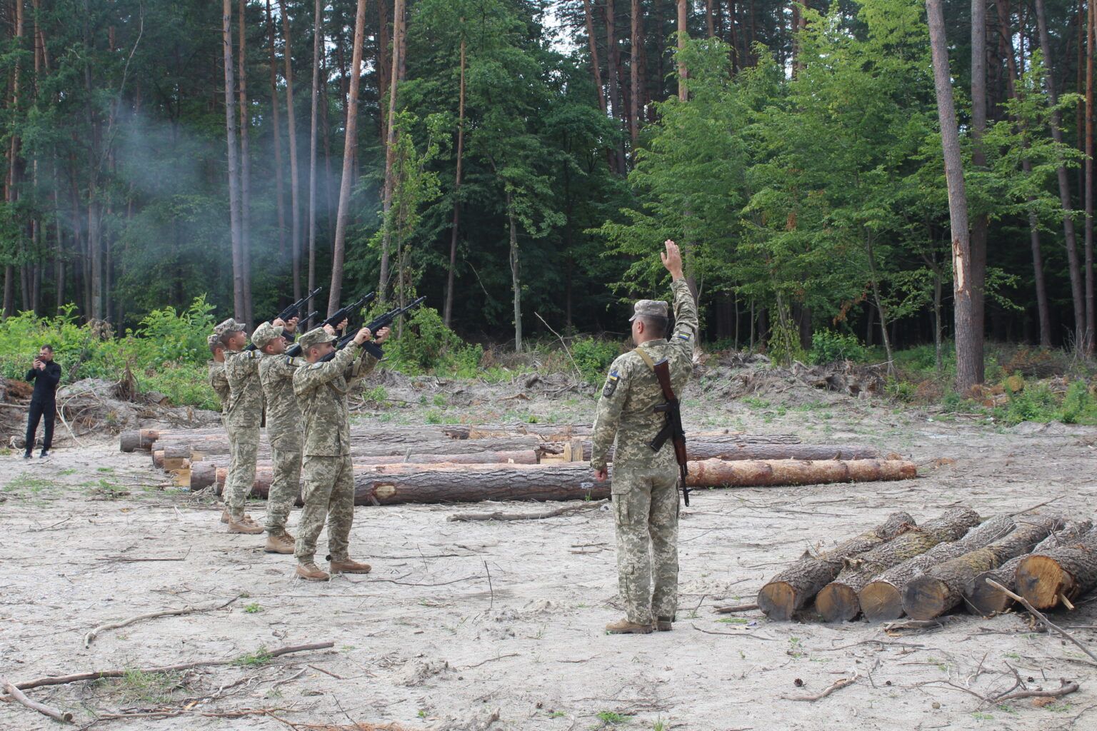 Новини Хмельницького - фото з На Хмельниччині провели в останню дорогу 19-річного Сергія Сищука
