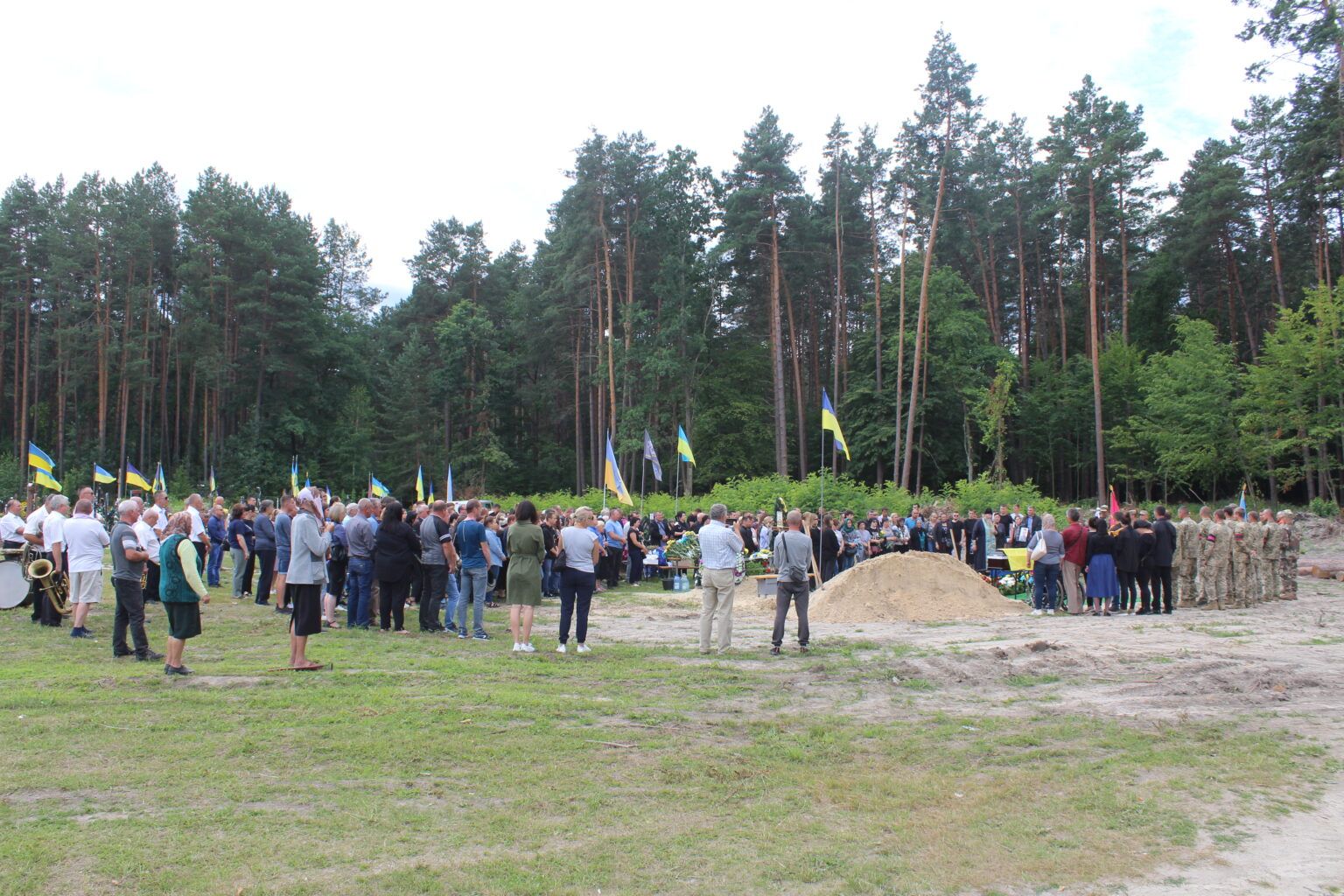 Новини Хмельницького - фото з На Хмельниччині провели в останню дорогу 19-річного Сергія Сищука