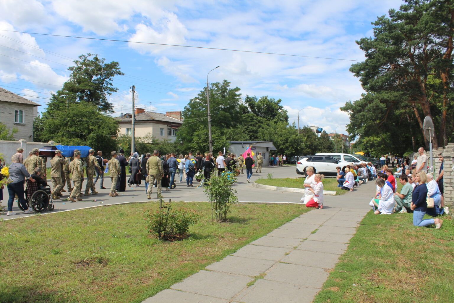 Новини Хмельницького - фото з На Хмельниччині провели в останню дорогу 19-річного Сергія Сищука