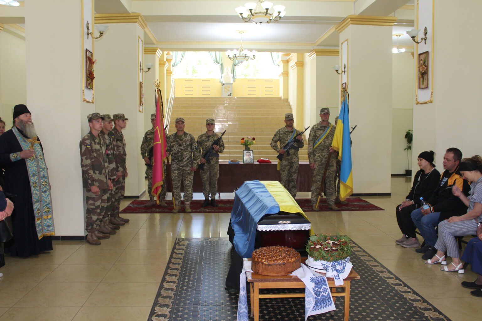 Новини Хмельницького - фото з На Хмельниччині провели в останню дорогу 19-річного Сергія Сищука