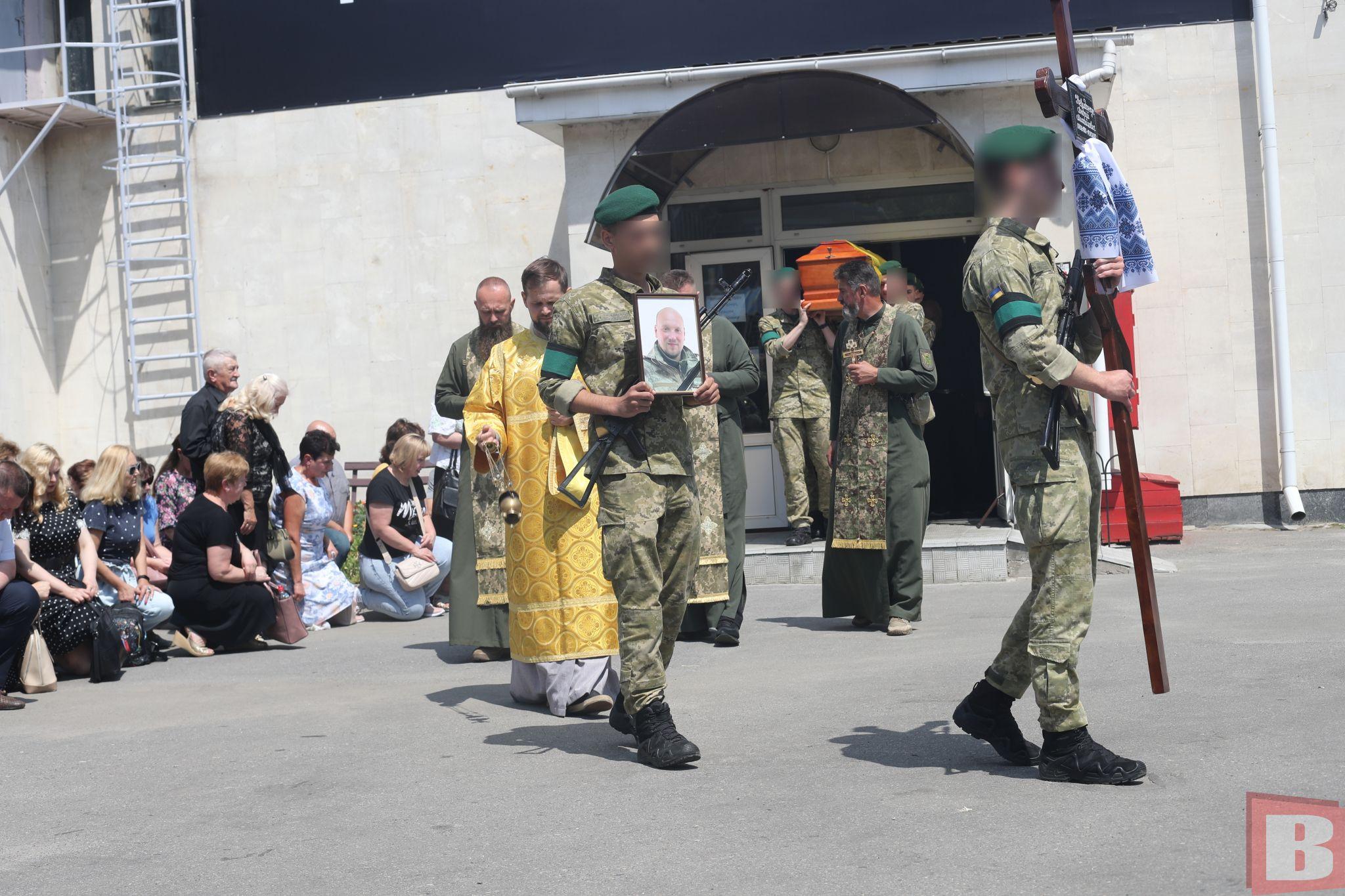 Новини Хмельницького - фото з Прощання із військовими у Хмельницькому: один нещодавно одружився, інший - мав двох дітей