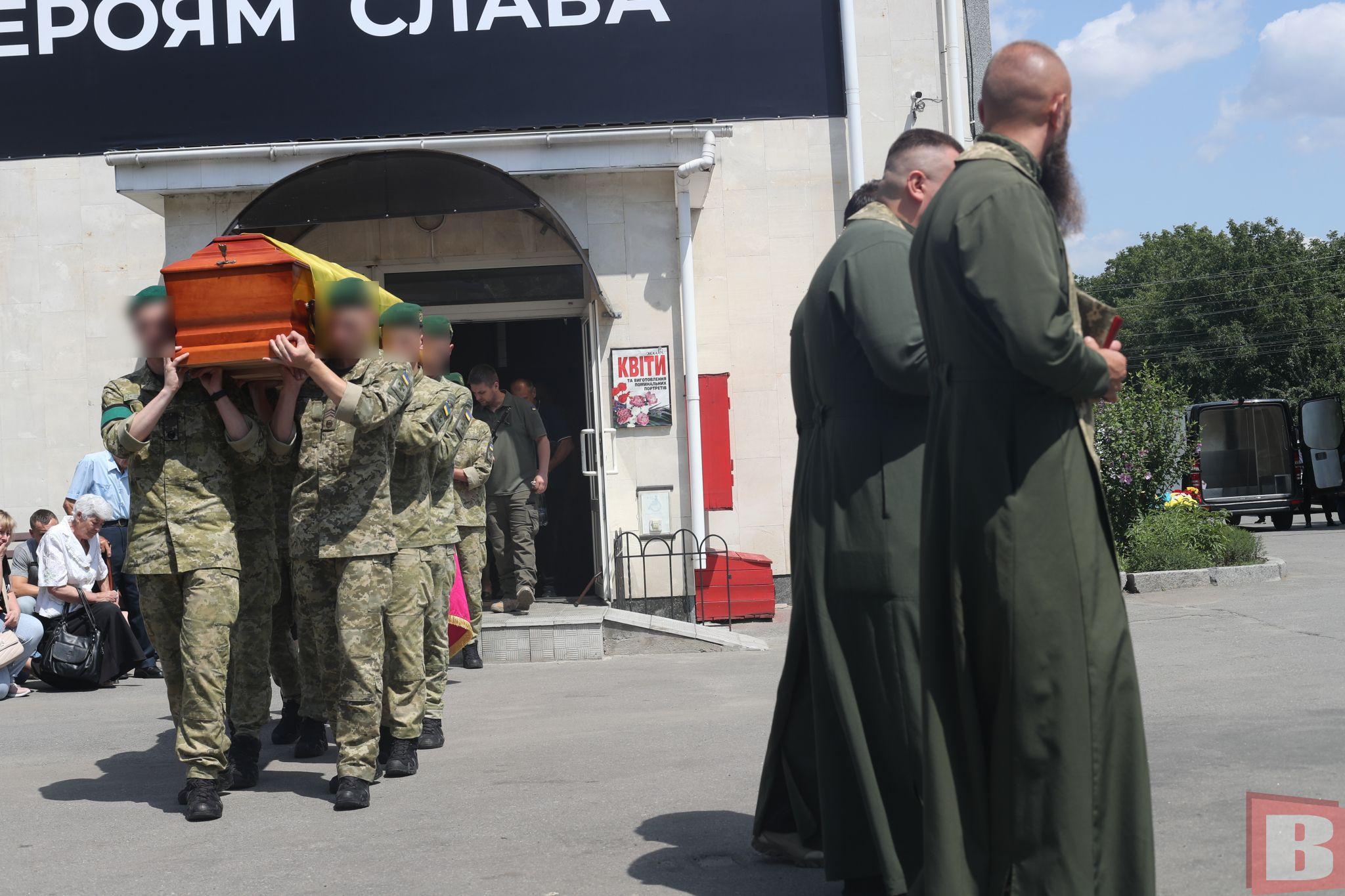 Новини Хмельницького - фото з Прощання із військовими у Хмельницькому: один нещодавно одружився, інший - мав двох дітей