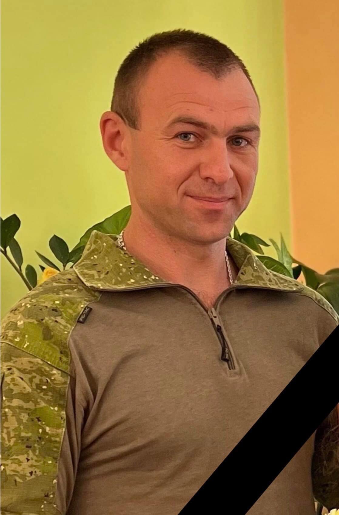 Новини Хмельницького - фото з Прощання із військовими у Хмельницькому: один нещодавно одружився, інший - мав двох дітей Возможно, это изображение 1 человек и военная форма