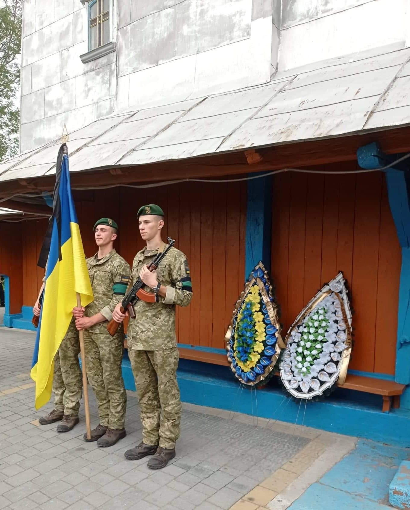 Новини Тернополя - фото з Його назвали небесним Ангелом! На Зборівщині попрощалися з захисником Олегом Білоусом