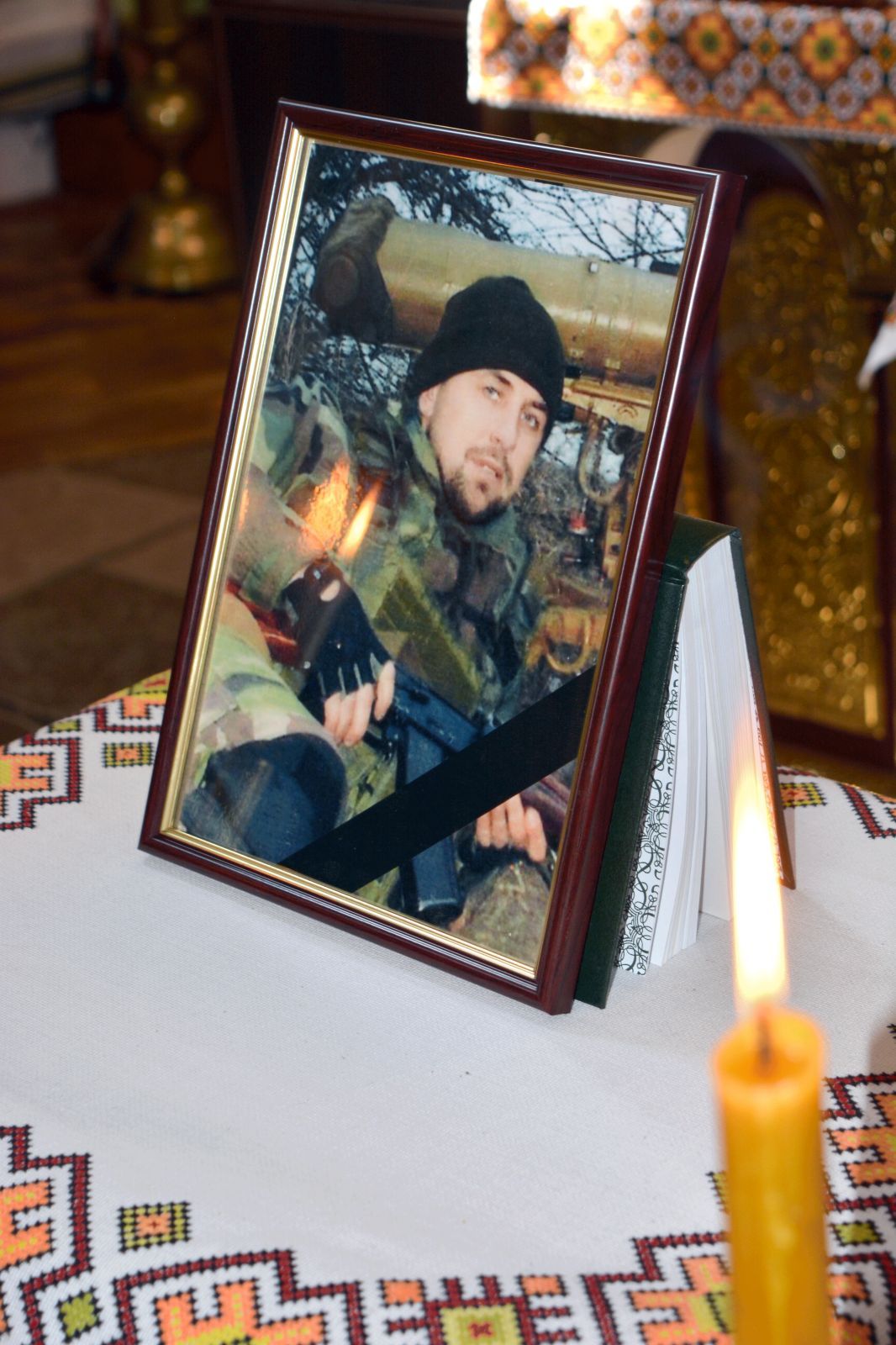 Новини Тернополя - фото з «Моя війна — священна війна за Україну»! У Збаражі попрощалися з патріотом, бійцем Василем Телішевським