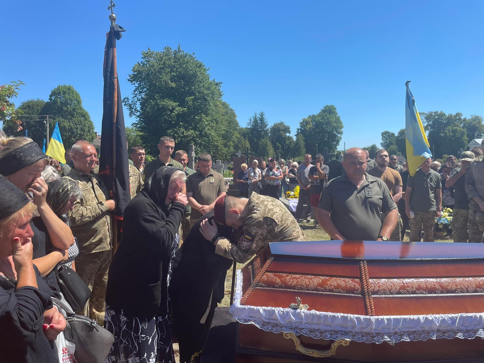 Новини Тернополя - фото з Йому навіки залишилось 24… У Підгаєцькій громаді попрощалися з бойовим медиком Андрієм Асадовим