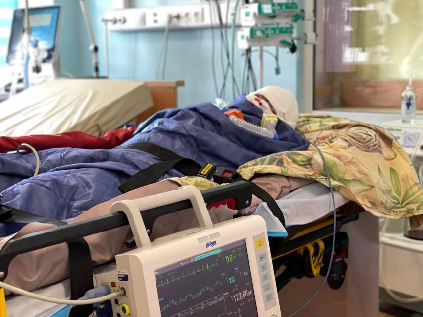 Новини Вінниці - фото з У Дрездені рятують семирічного Рому, який постраждав внаслідок ракетного удару На зображенні може бути: лікарня