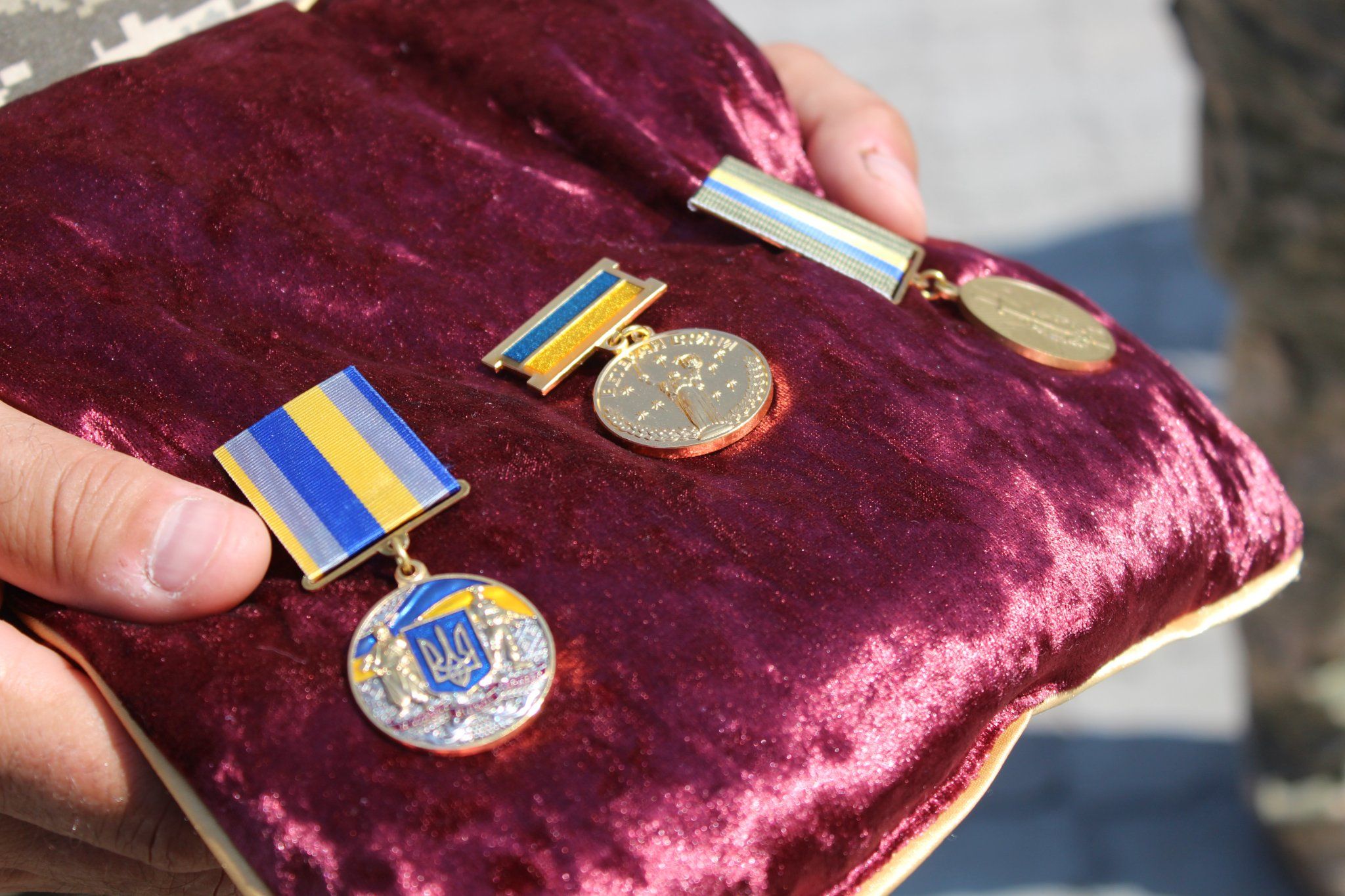 Новини Тернополя - фото з Біль крає серце! У Бережанах попрощалися зі старшим лейтенантом Володимиром Сошиком