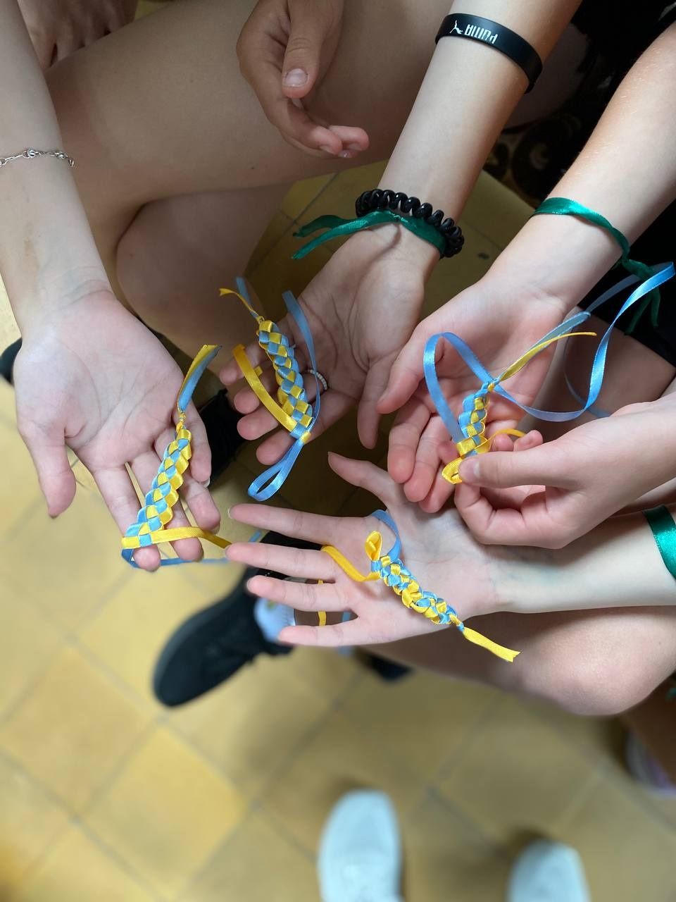 Новини Тернополя - фото з Радію, що цим можна подякувати воїнам: як діти в Озерній допомагають ЗСУ