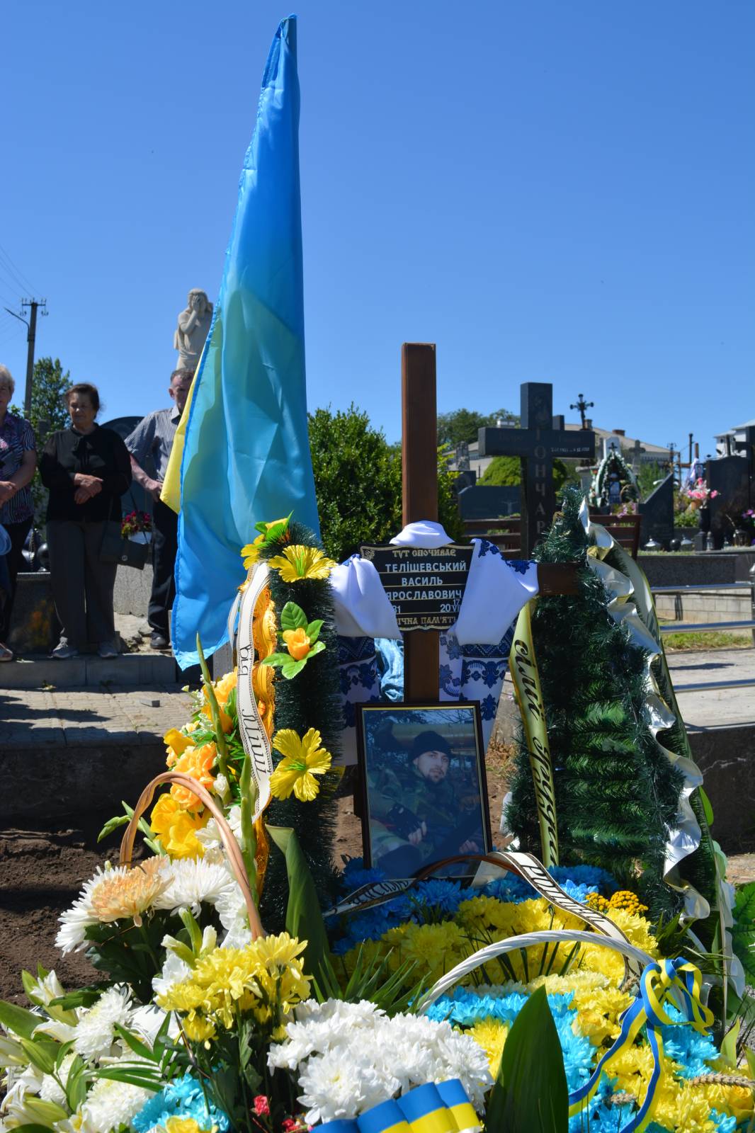 Новини Тернополя - фото з «Моя війна — священна війна за Україну»! У Збаражі попрощалися з патріотом, бійцем Василем Телішевським