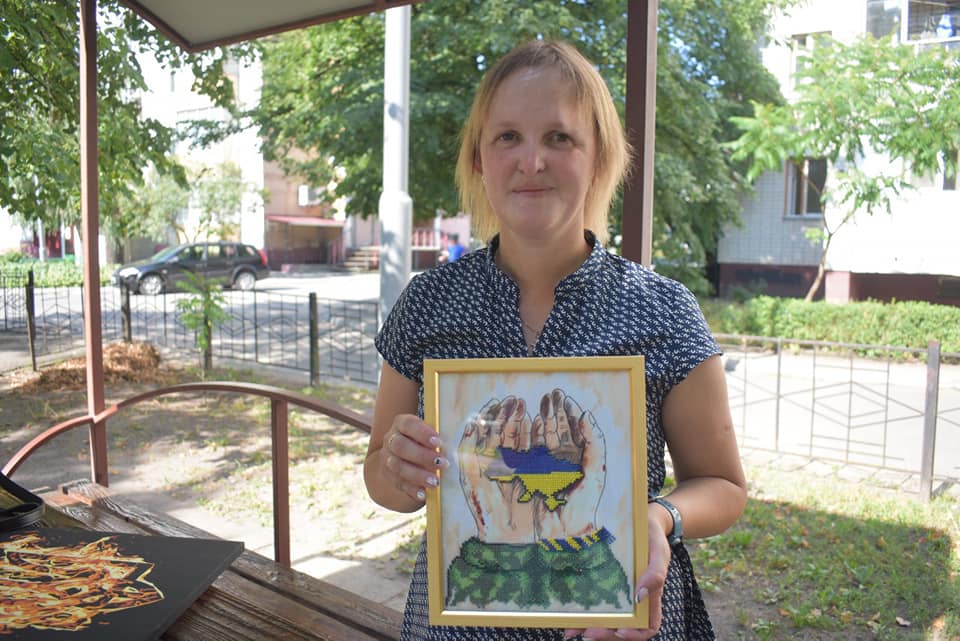 Новини Хмельницького - фото з Сім’я поліцейського створює патріотичні картини та допомагає ЗСУ