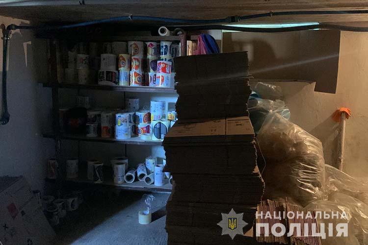 Новини Тернополя - фото з На Чортківщині група шахраїв виготовляла підробки побутової хімії відомих брендів