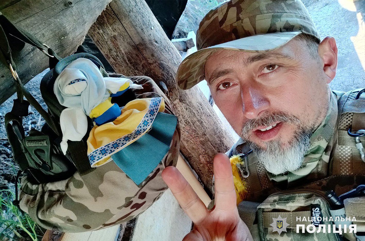 Новини Хмельницького - фото з Змінив мікрофон на автомат: поліцейський з Хмельницького воює на передовій разом із синами