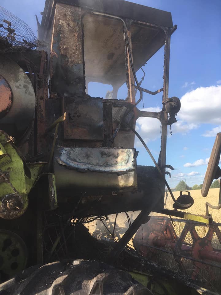 Новини Тернополя - фото з Пожежа у полі: на Шумщині згорів комбайн