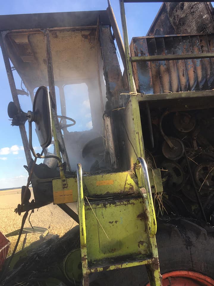 Новини Тернополя - фото з Пожежа у полі: на Шумщині згорів комбайн