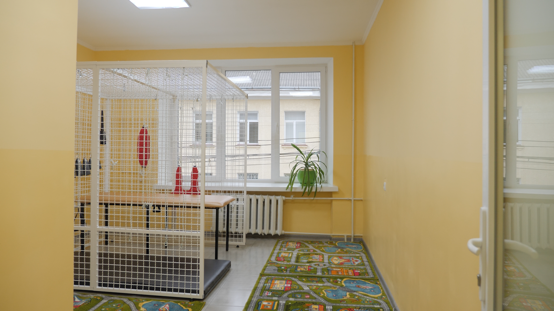 Новини Тернополя - фото з Охочих багато, їдуть з усієї України! Як записати дитину на реабілітацію в міську лікарню?