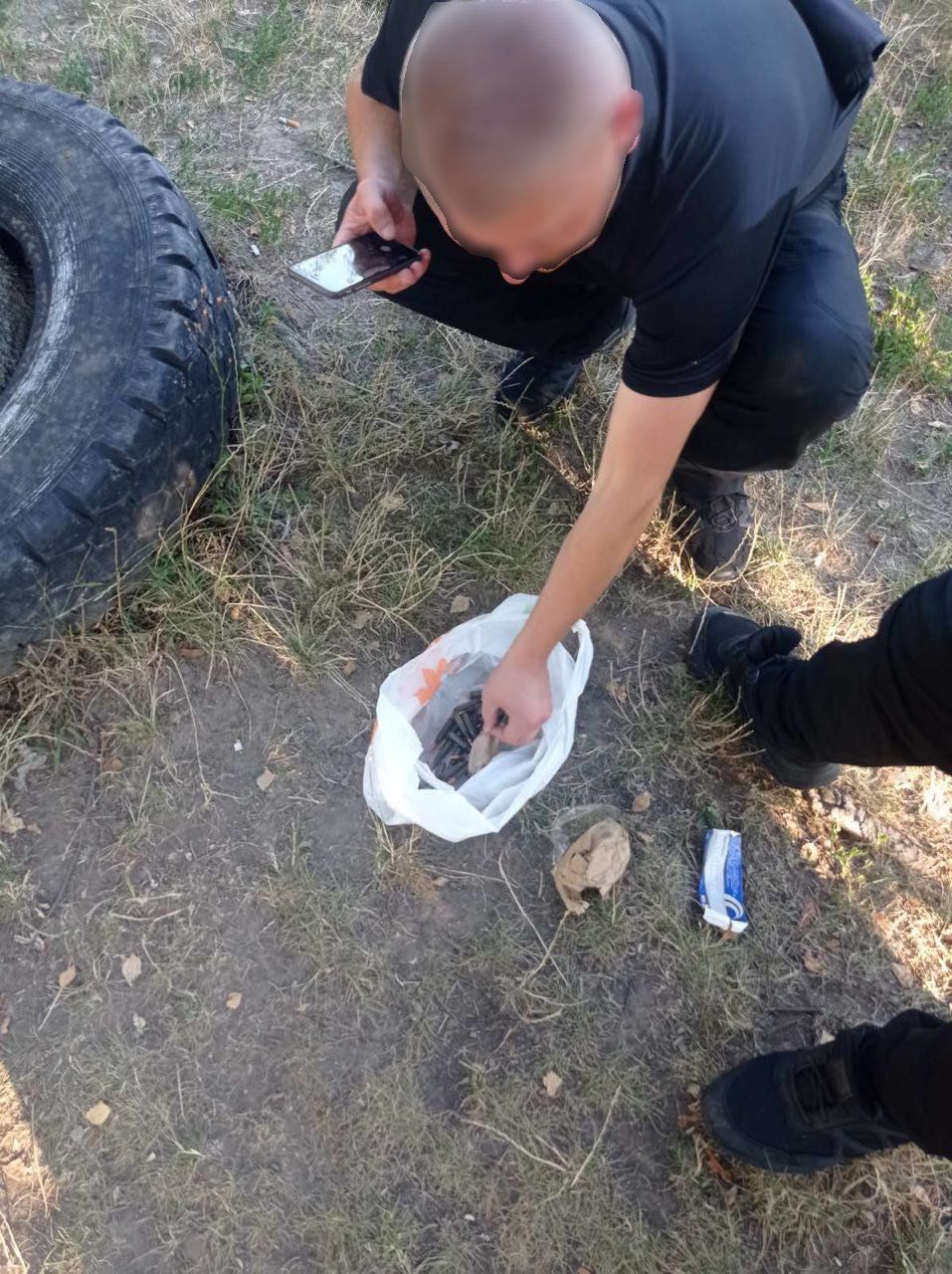 Новини Хмельницького - фото з Авангардівці знайшли набої до автомата Калашникова в парку Хмельницького