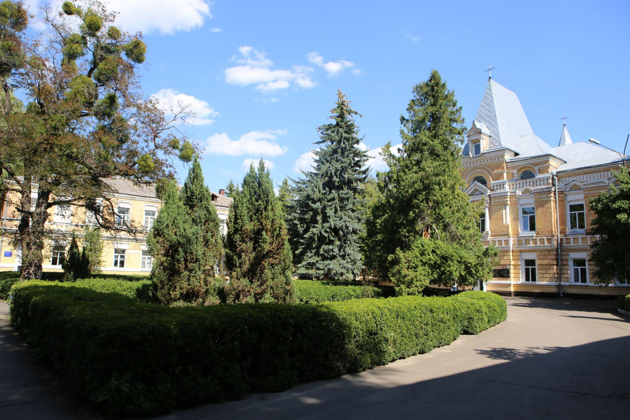 Новини Вінниці - фото з У росії заявили про військову техніку на території лікарні імені Ющенка. Розвінчуємо їхній фейк