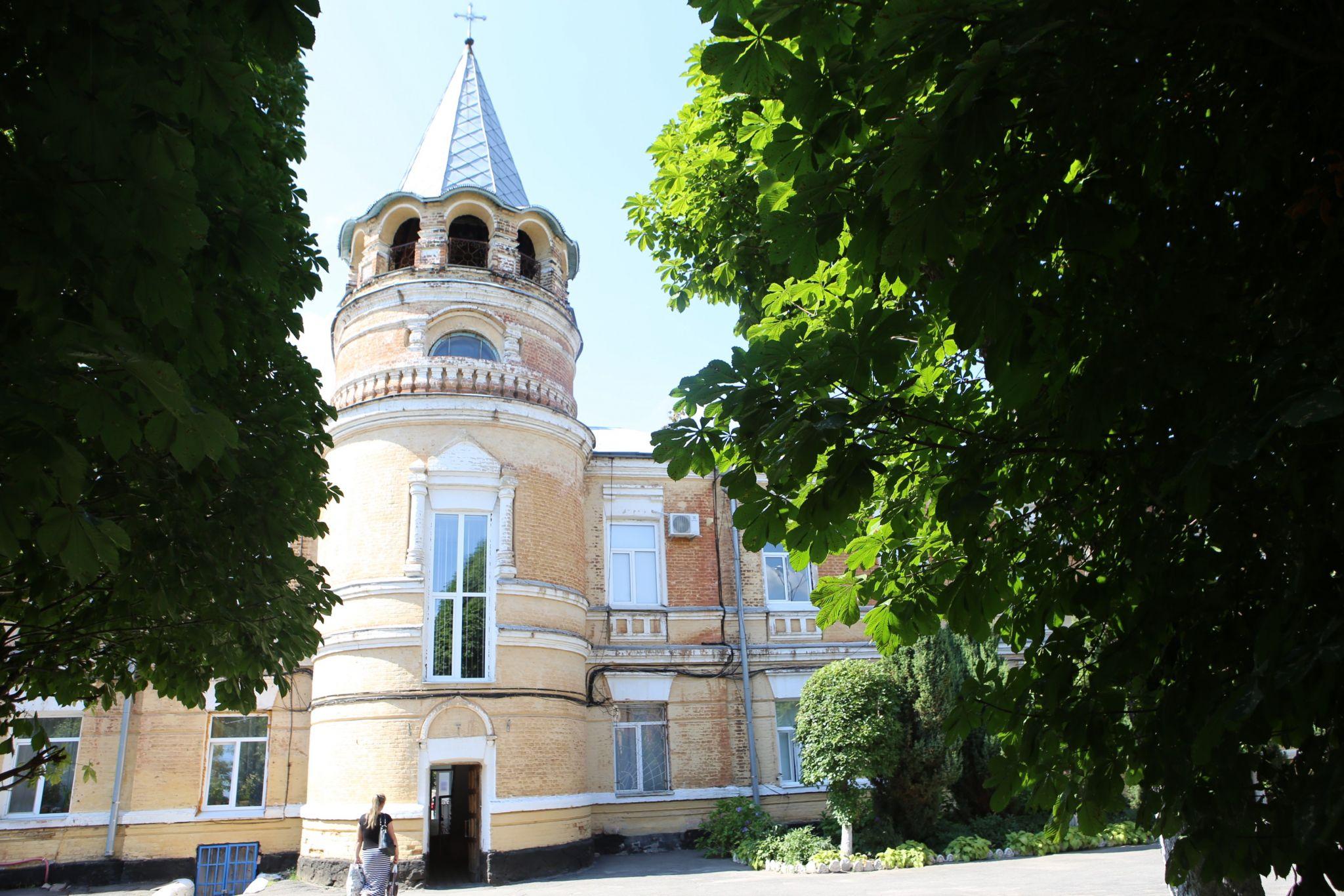 Новини Вінниці - фото з У росії заявили про військову техніку на території лікарні імені Ющенка. Розвінчуємо їхній фейк