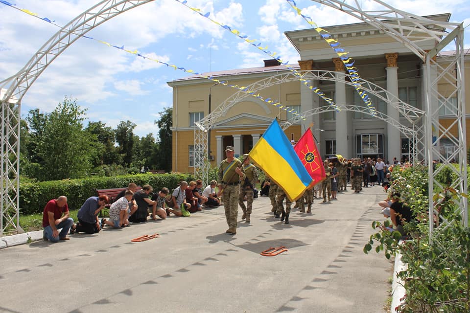 Новини Хмельницького - фото з На Хмельниччині попрощалися зі штаб-сержантом Сергієм Поповим