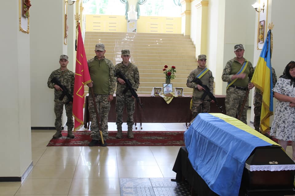 Новини Хмельницького - фото з На Хмельниччині попрощалися зі штаб-сержантом Сергієм Поповим