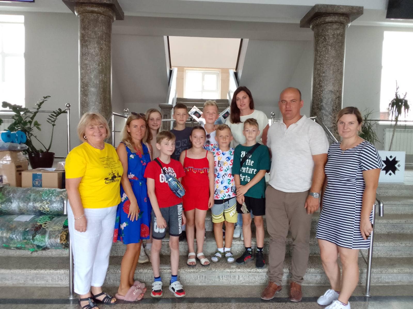 Новини Тернополя - фото з ФОТО ДНЯ: діти створили символічний блокпост та збирали пожертви на армію. Скільки заробили